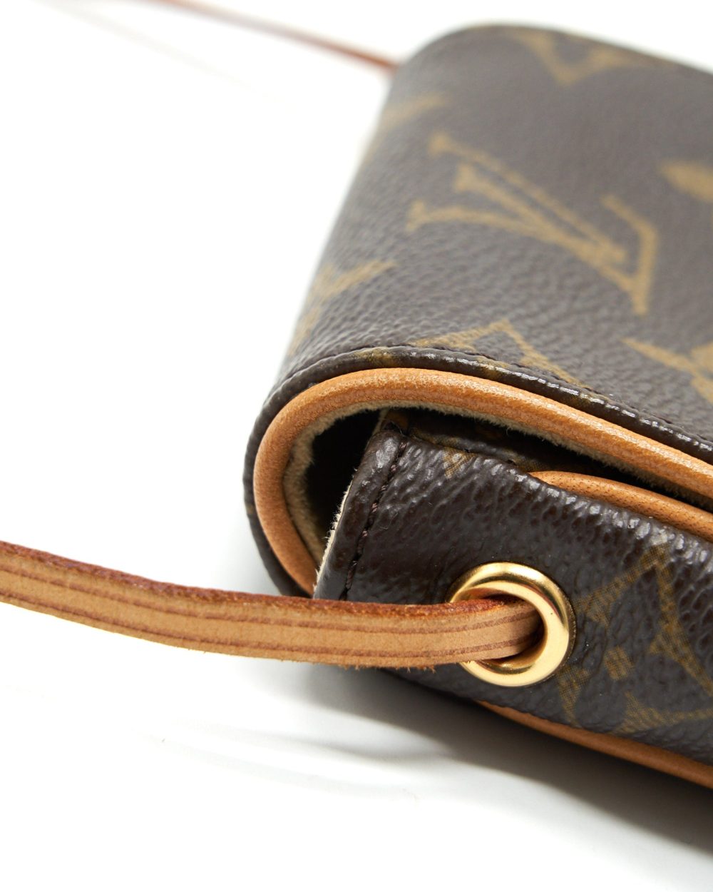 AAA Replica Louis Vuitton LV VINTAGE MINI FLAP CROSSBODY BAG