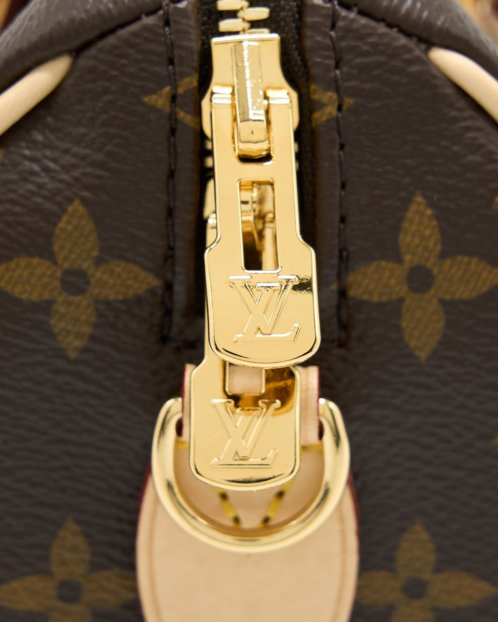 AAA Replica Louis Vuitton LV SPEEDY BANDOULIERE 20 MONOGRAM CANVAS WITH BLACK STRAP GHW