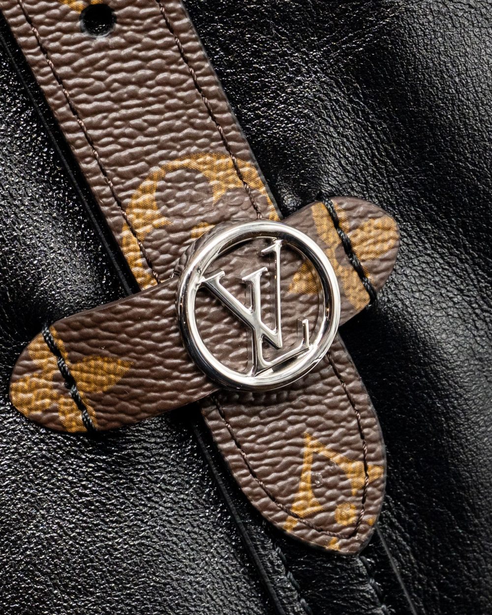 AAA Replica Louis Vuitton LV Carryall Vibe MM Lambskin/Monogram Canvas Black SHW M25143