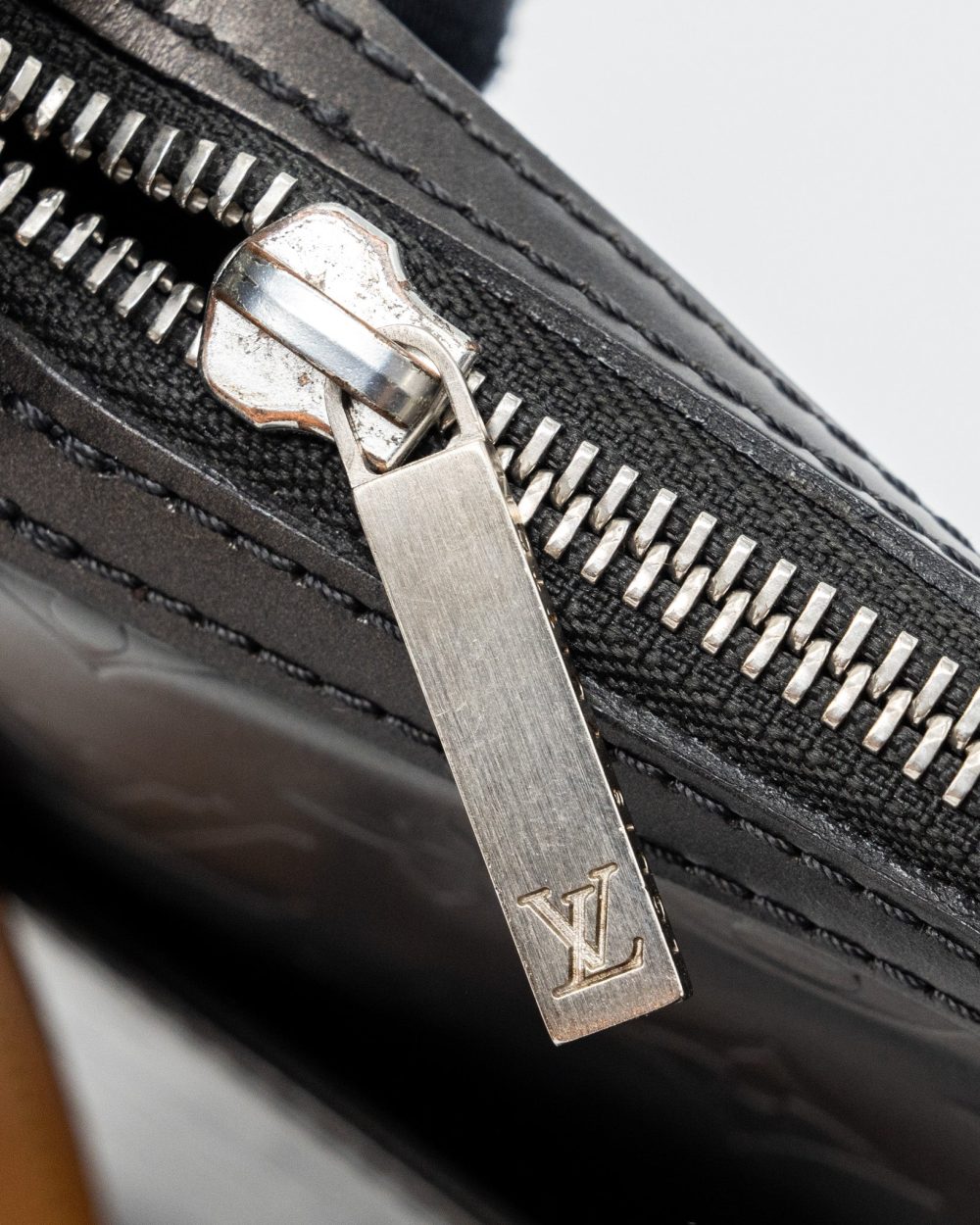 AAA Replica Louis Vuitton LV MESSENGER SHOULDER BAG LEATHER DARK GREY SHW