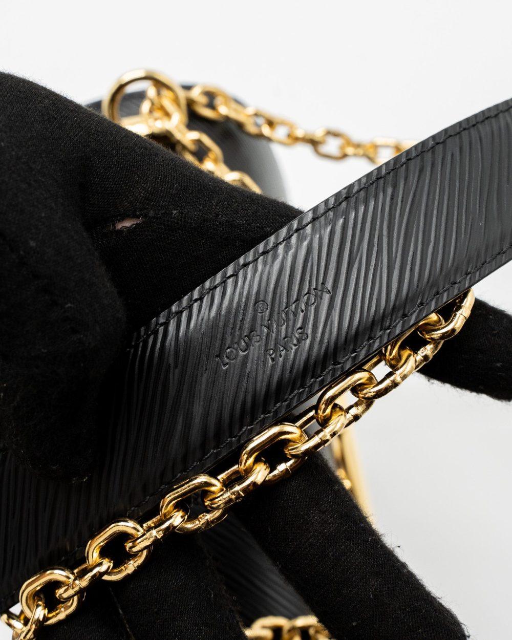 AAA Replica Louis Vuitton LV TWIST MM EPI BLACK GHW