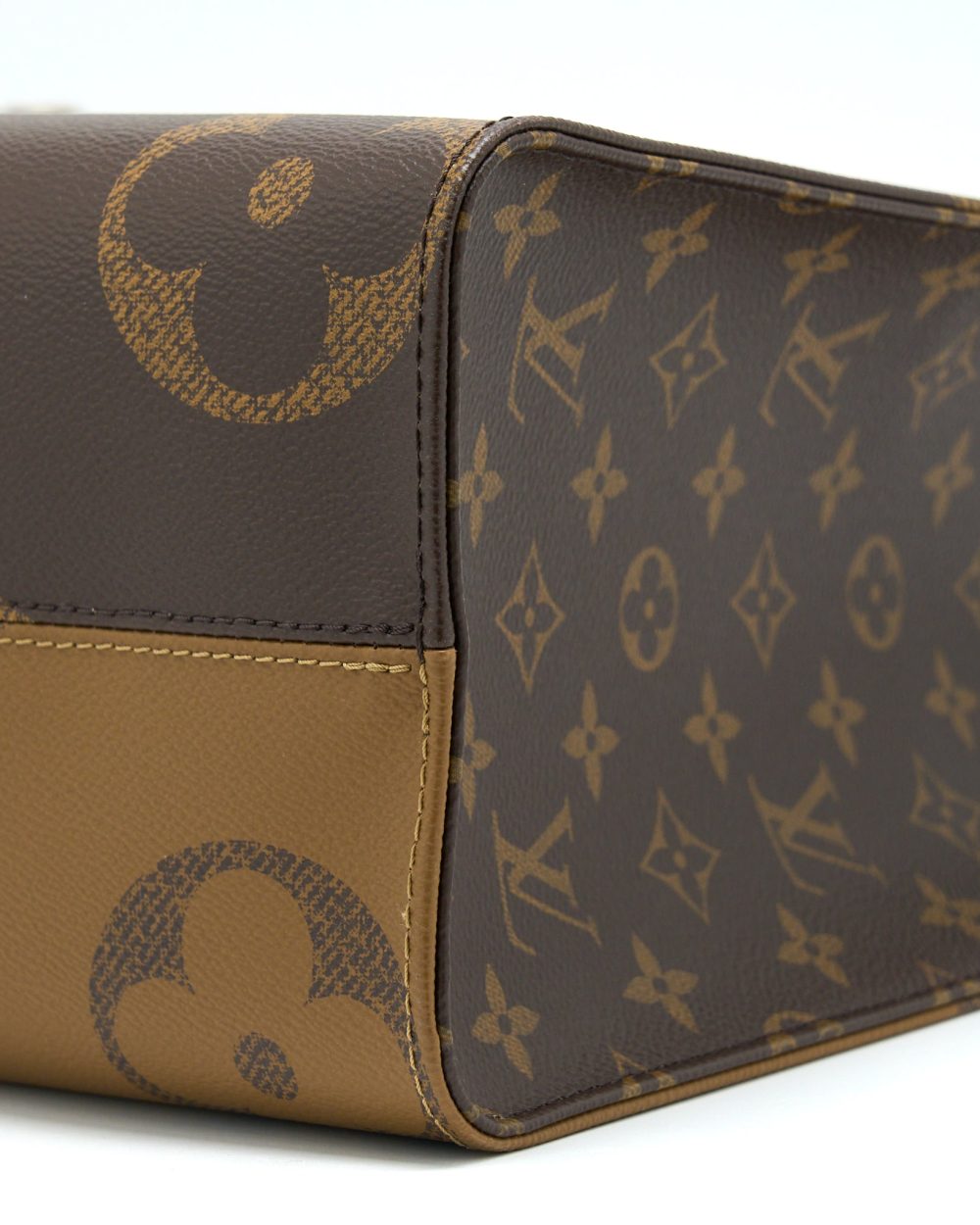 AAA Replica Louis Vuitton LV ON THE GO MM MONOGRAM CANVAS GHW