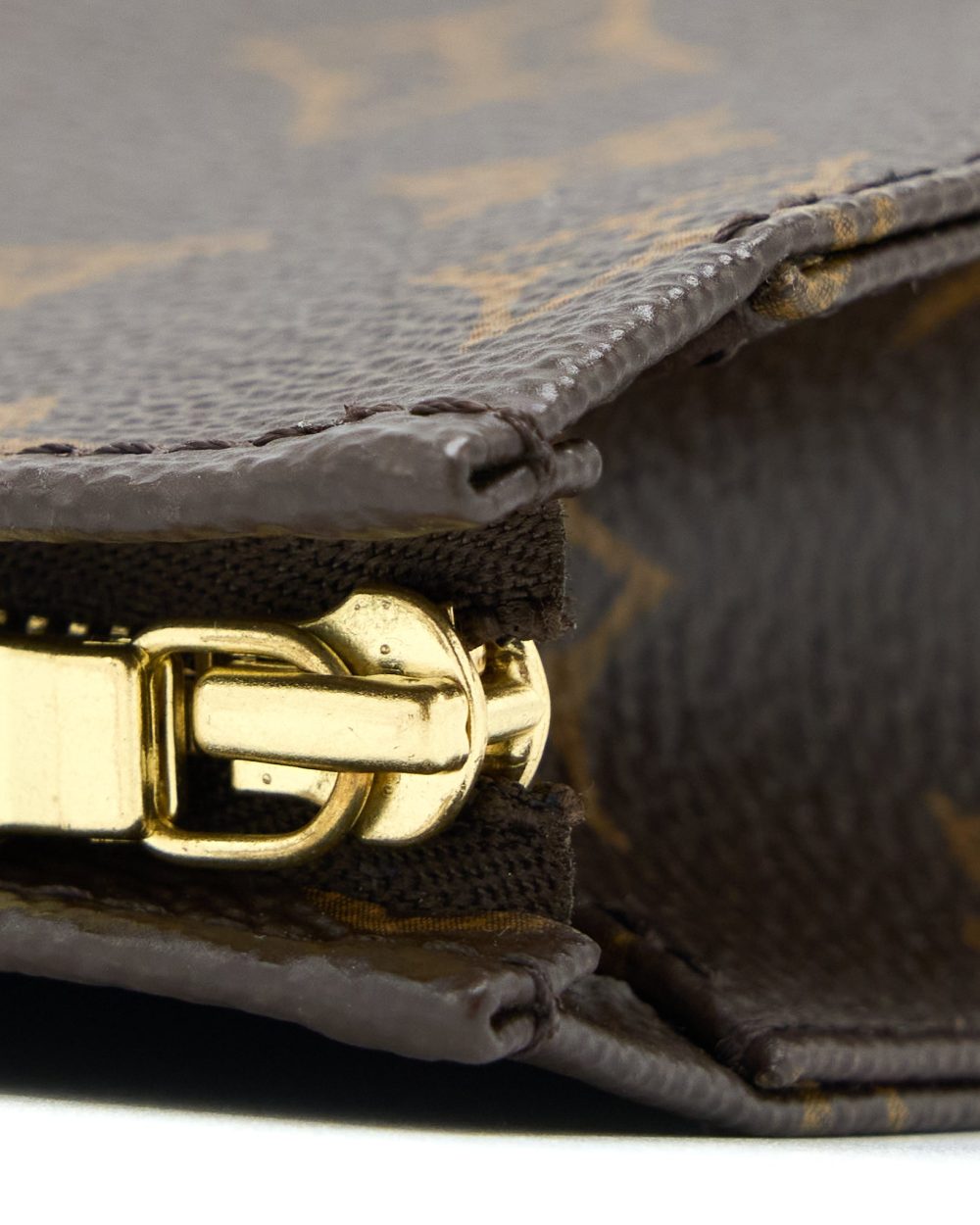 AAA Replica Louis Vuitton LV TOILETRY POCHETTE 26 MONOGRAM CANVAS GHW