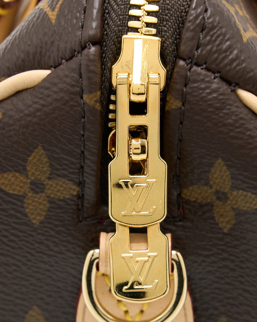 AAA Replica Louis Vuitton LV SPEEDY BANDOULIERE 20 MONOGRAM CANVAS BLACK STRAP GHW (NEW VERSION)