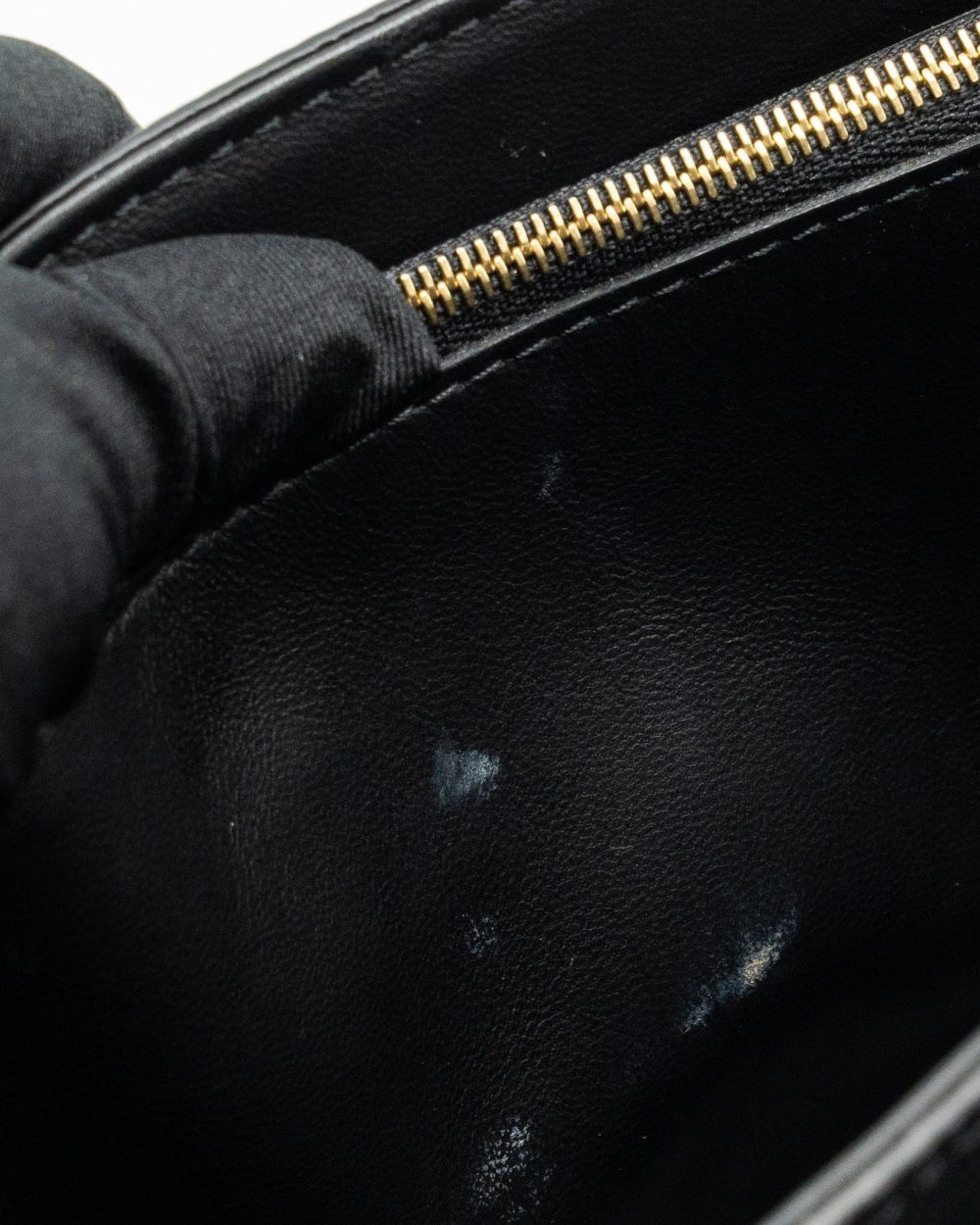 AAA Replica Louis Vuitton LV TWIST MM EPI BLACK GHW