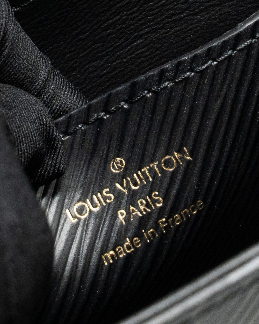 AAA Replica Louis Vuitton LV TWIST MM EPI BLACK GHW
