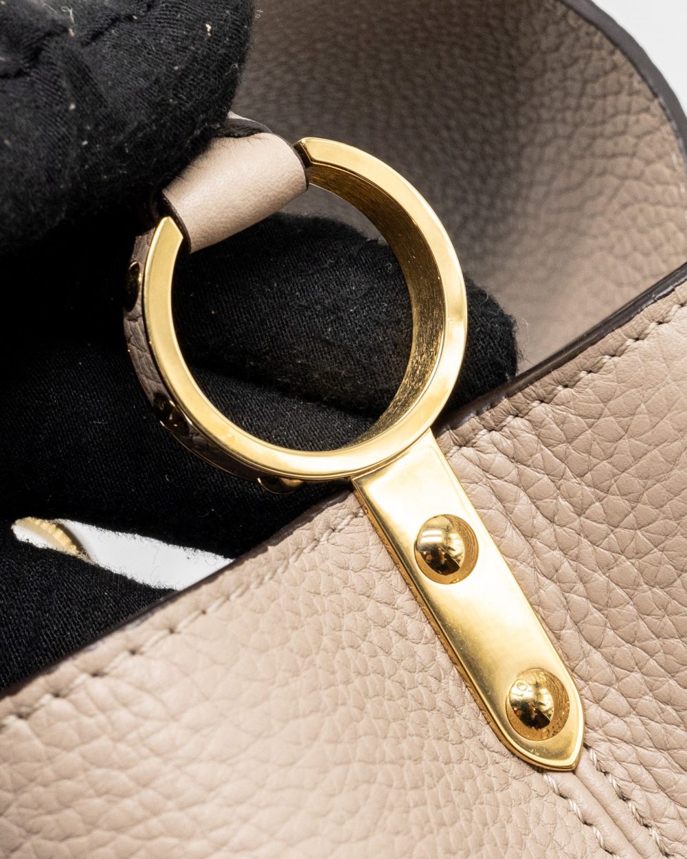 AAA Replica Louis Vuitton LV CAPUCINES BB TAURILLON GALET GHW