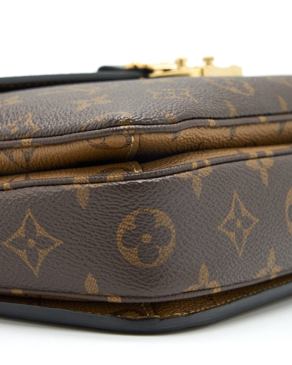 AAA Replica Louis Vuitton LV POCHETTE MÉTIS REVERSE MONOGRAM CANVAS GHW