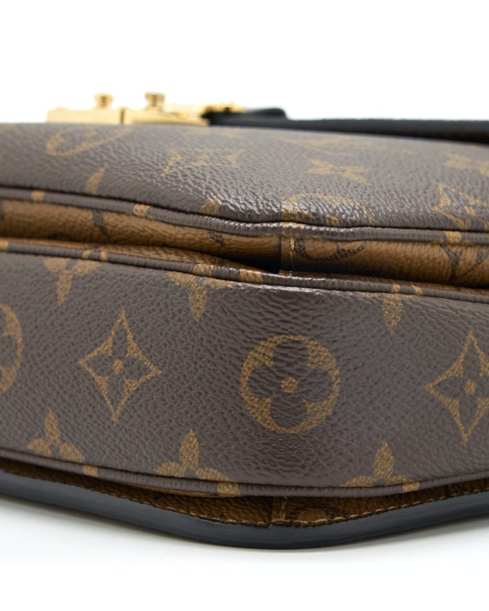 AAA Replica Louis Vuitton LV POCHETTE MÉTIS REVERSE MONOGRAM CANVAS GHW