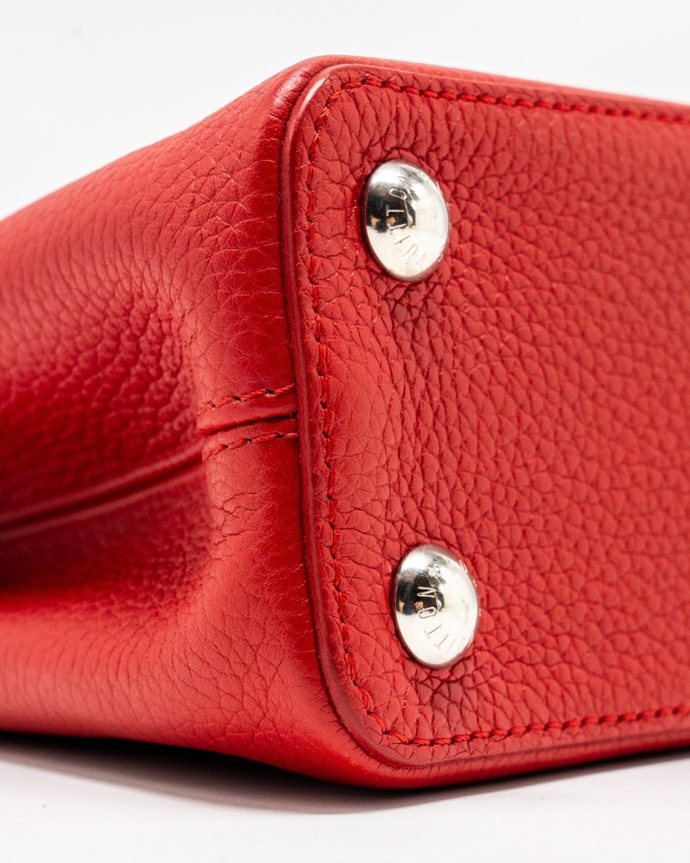 AAA Replica Louis Vuitton LV CAPUCINE BB TAURILLON RED SHW