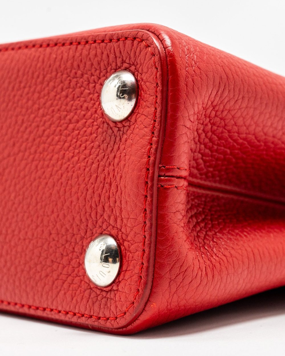 AAA Replica Louis Vuitton LV CAPUCINE BB TAURILLON RED SHW