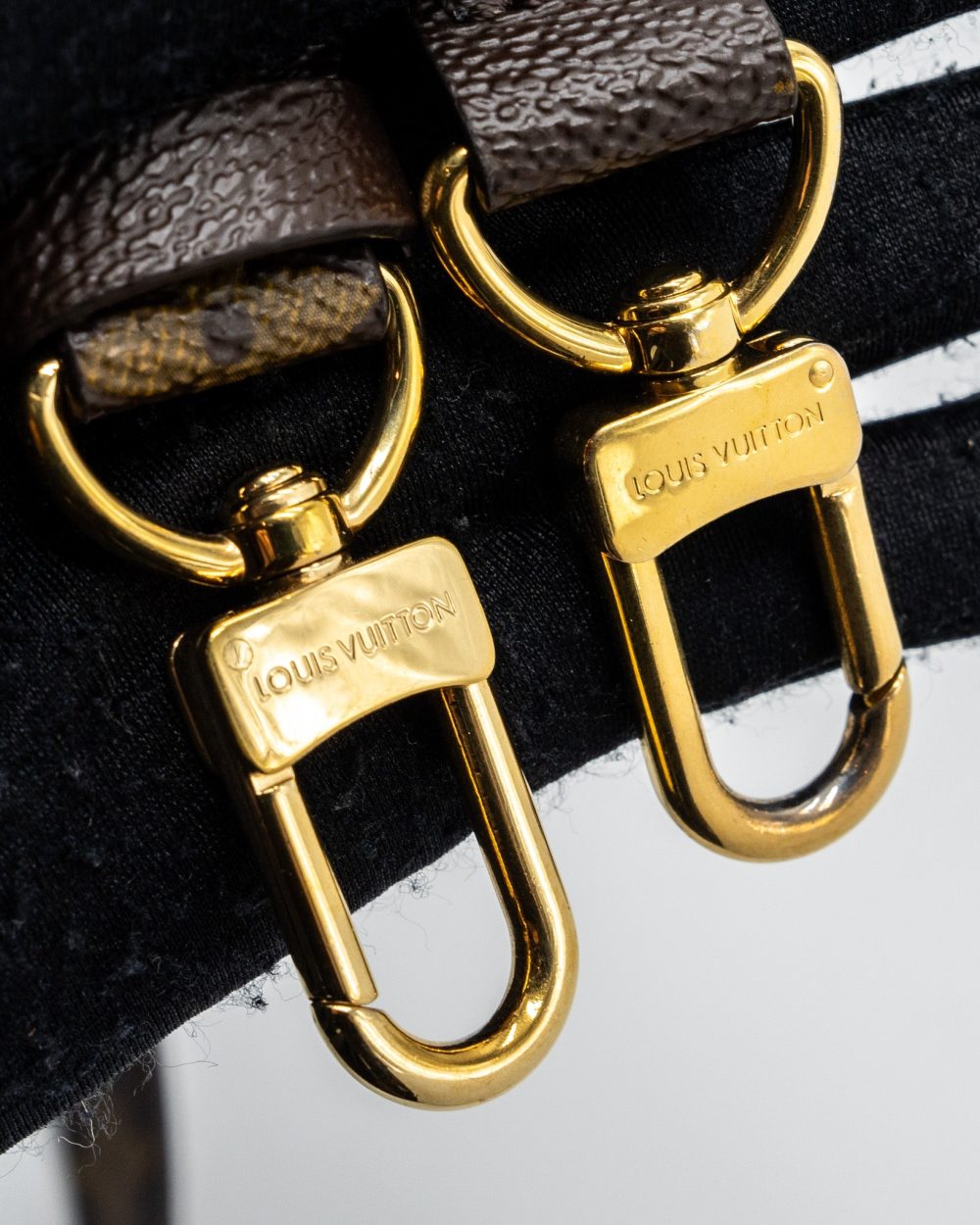AAA Replica Louis Vuitton LV POCHETTE MÉTIS MONOGRAM CANVAS GHW