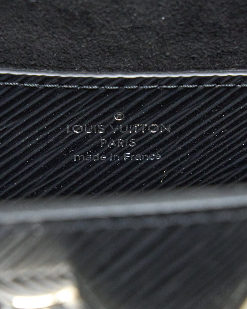 AAA Replica Louis Vuitton LV TWIST PM EPI BLACK SHW