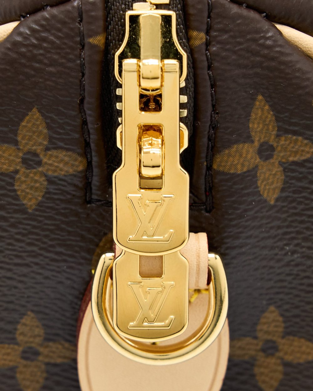 AAA Replica Louis Vuitton LV SPEEDY BANDOULIERE 20 MONOGRAM CANVAS WITH FUCHSIA STRAP GHW