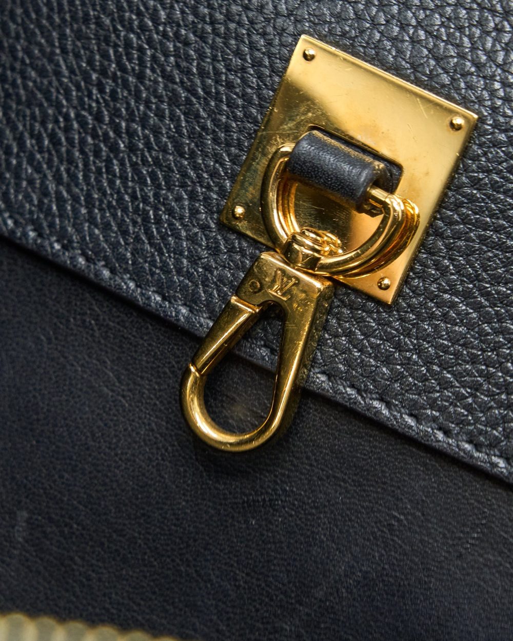 AAA Replica Louis Vuitton LV CITY STEAMER MM GRAINED CALFSKIN BLACK GHW