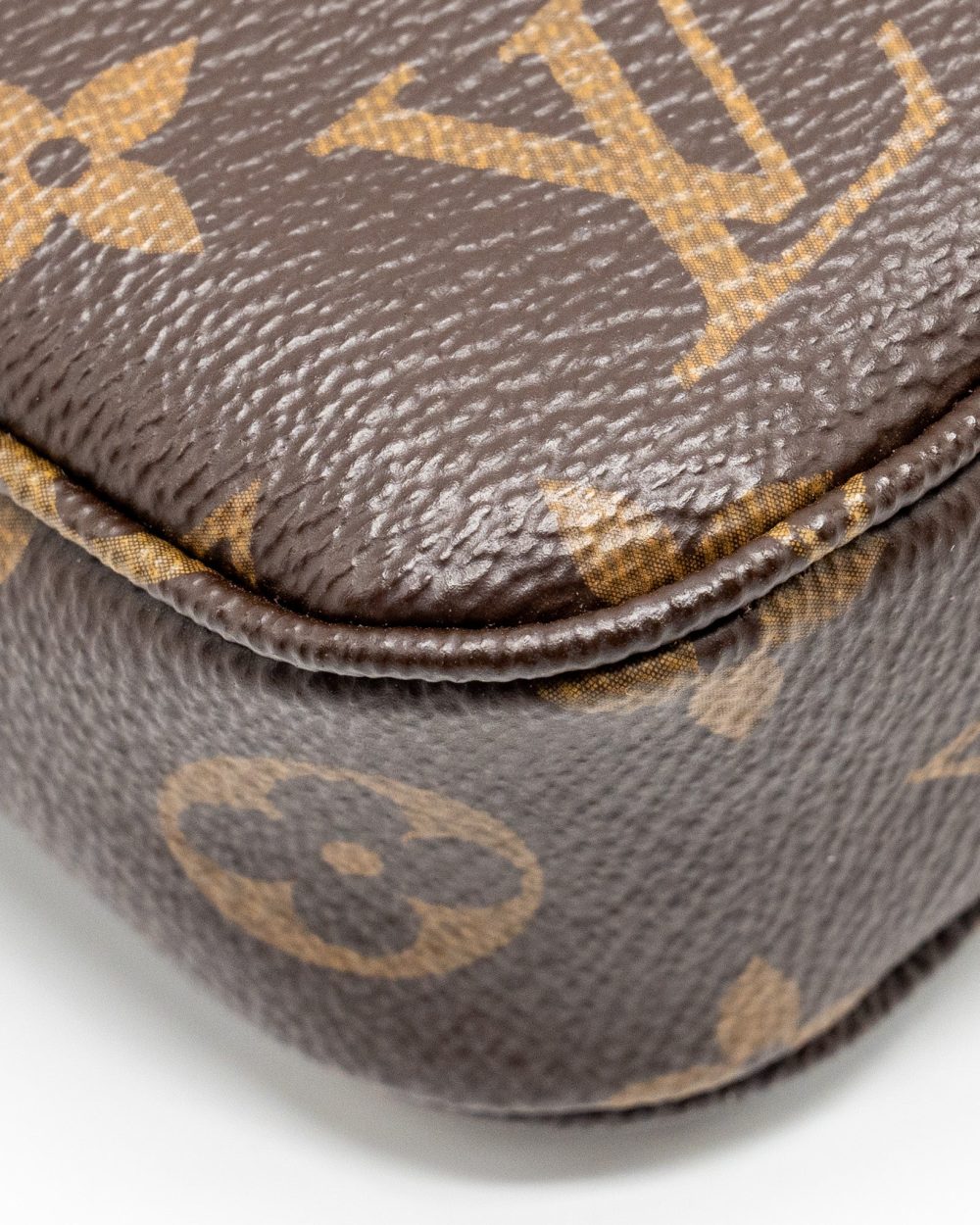 AAA Replica Louis Vuitton LV POCHETTE ACCESSORIES MONOGRAM CANVAS GHW