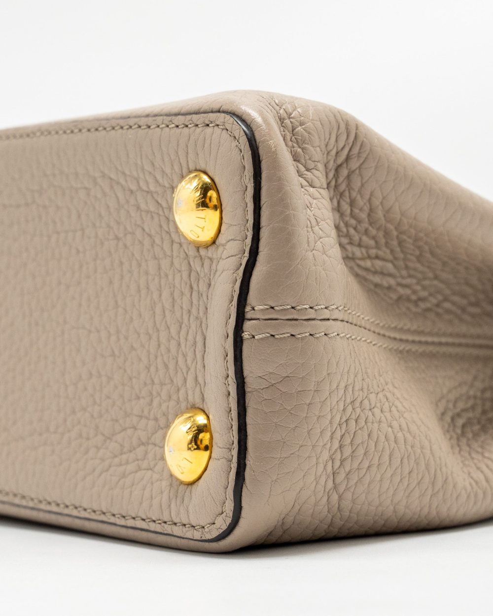 AAA Replica Louis Vuitton LV CAPUCINES BB TAURILLON LIGHT GREY GHW