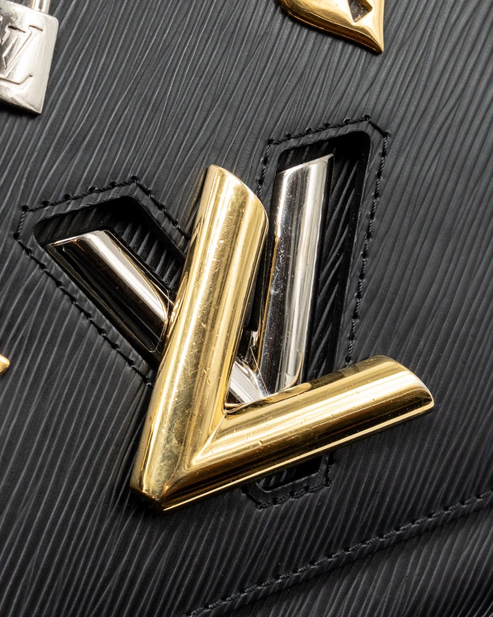 AAA Replica Louis Vuitton LV LOVE LOCK TWIST MM EPI BLACK MULTICOLOUR HARDWARE