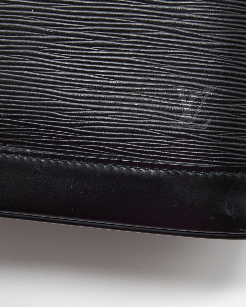 AAA Replica Louis Vuitton LV ALMA BAG EPI BLACK GHW