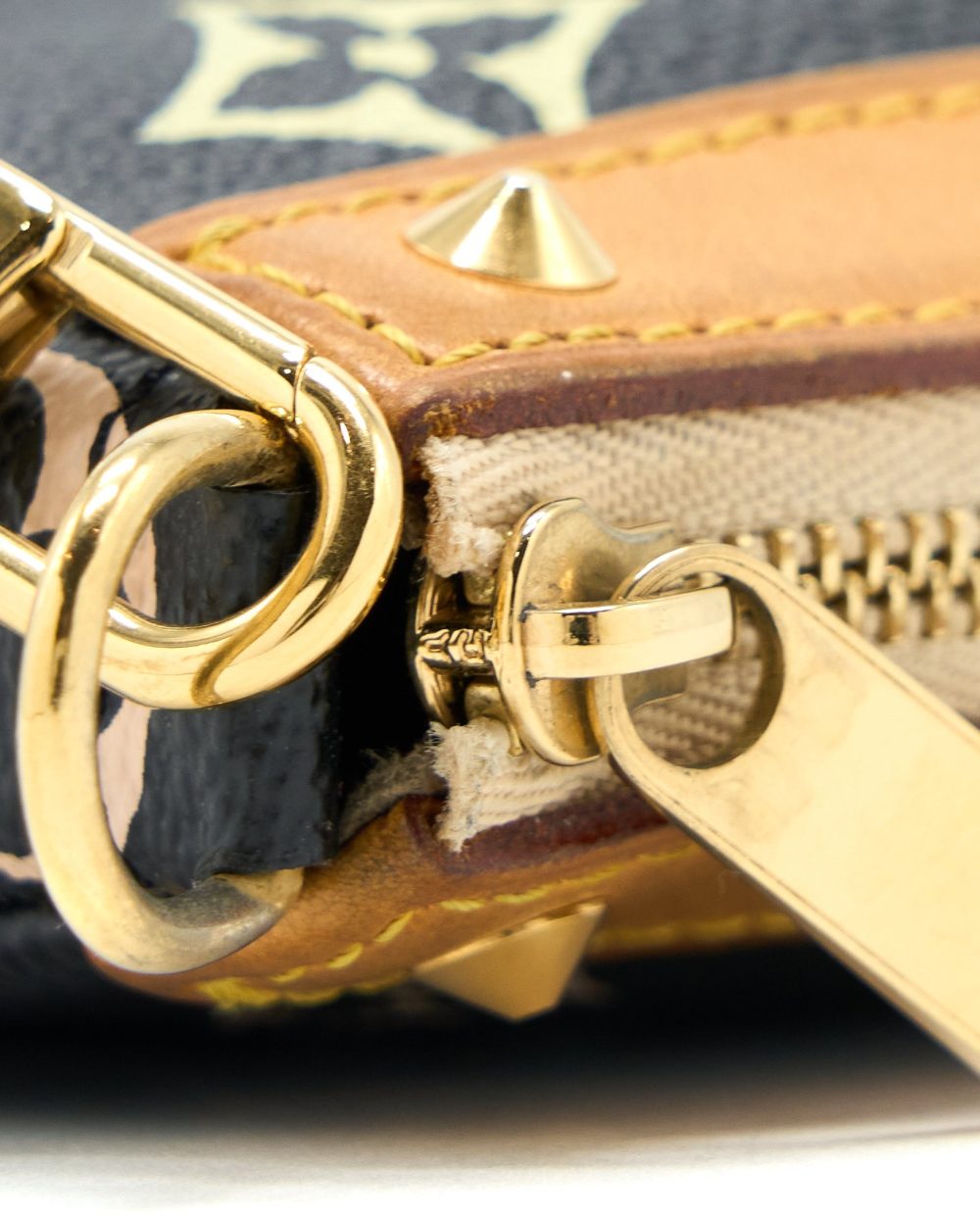 AAA Replica Louis Vuitton LV POCHETTE ACCESSORIES MONOGRAM CANVAS MULTICOLOUR GHW
