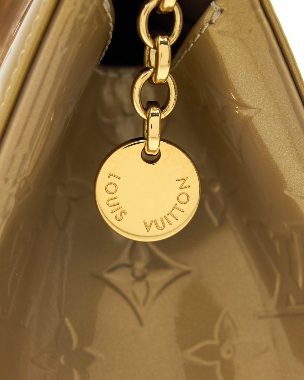 AAA Replica Louis Vuitton LV VERNIS BREA MM BEIGE POUDRE