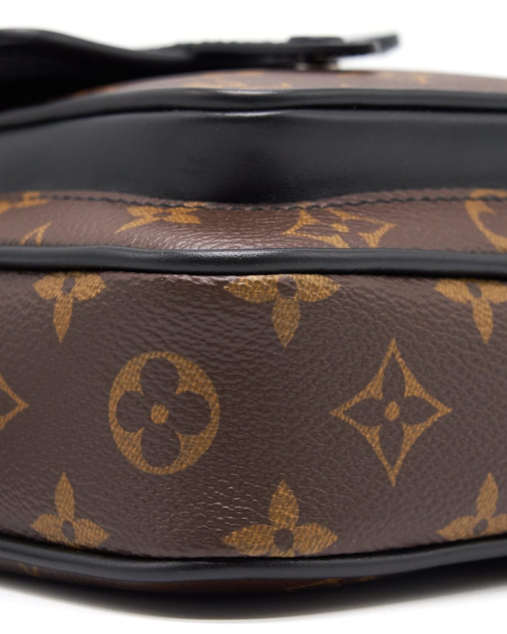 AAA Replica Louis Vuitton LV CHRISTOPHER WEARABLE WALLET