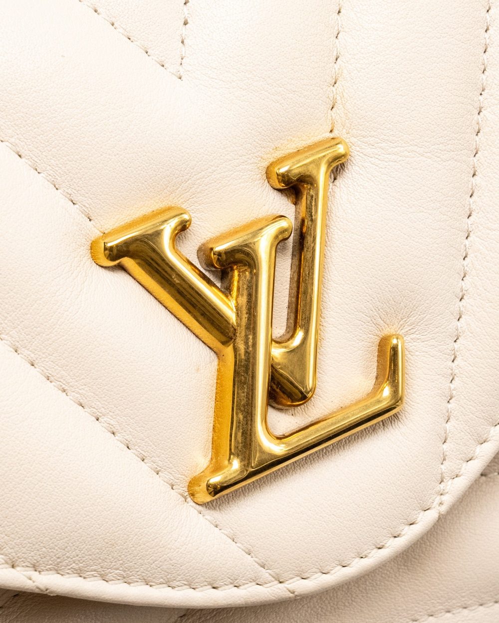 AAA Replica Louis Vuitton LV HOLD ME NEW WAVE BAG CALFSKIN IVORY GHW