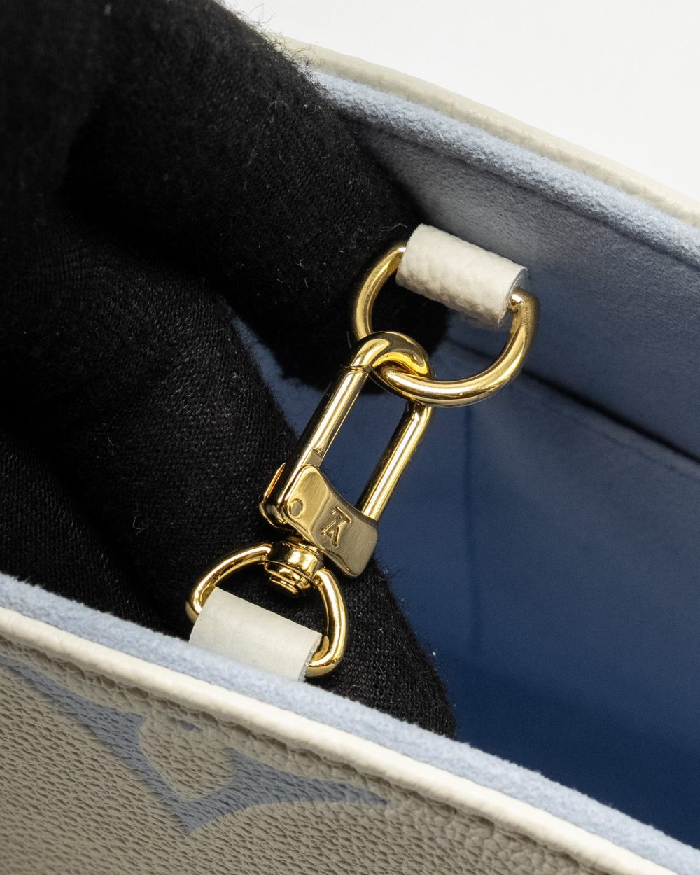 AAA Replica Louis Vuitton LV ONTHEGO PM BICOLOUR MONOGRAM EMPREINTE LATTE/CANDY BLUE GHW