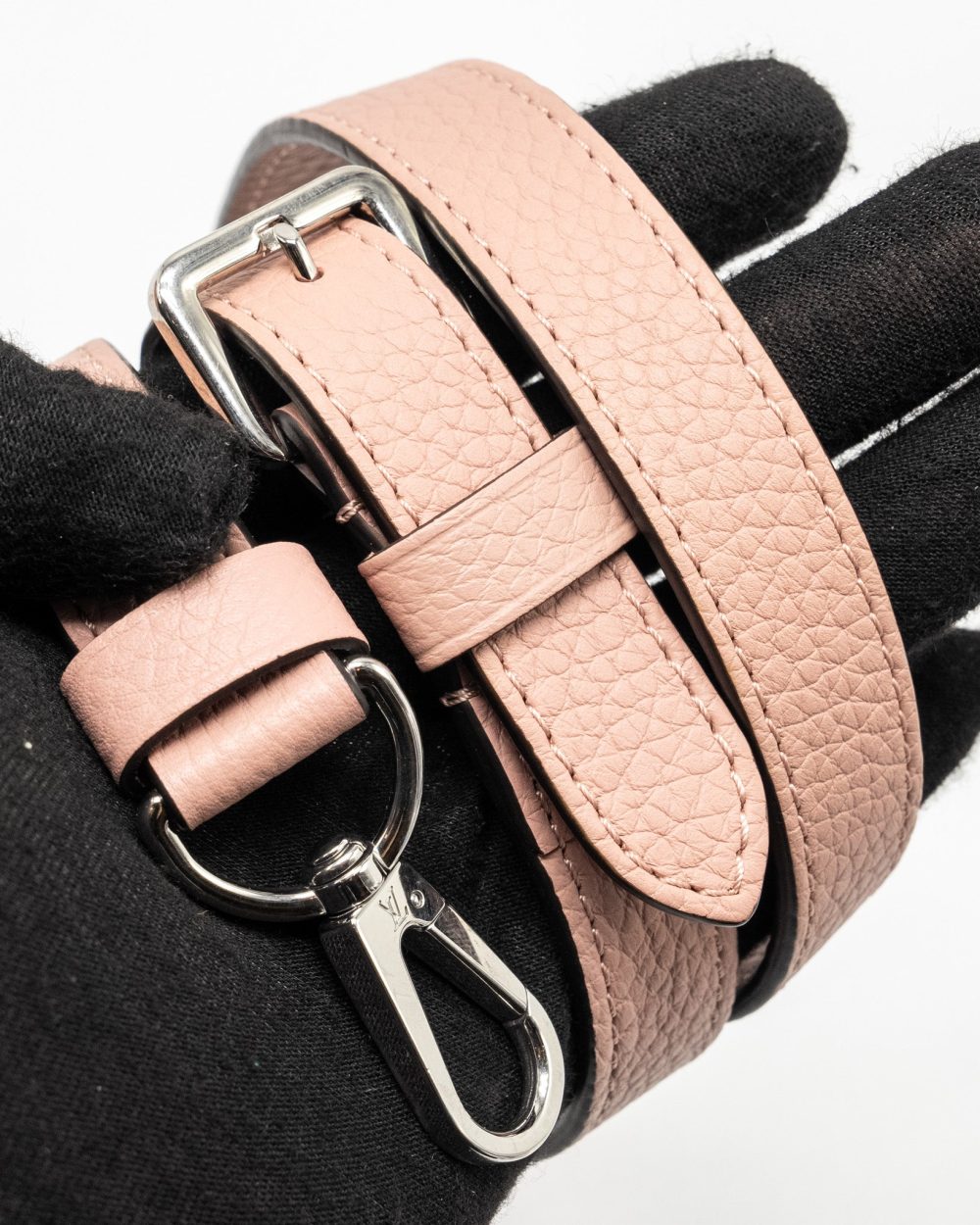 AAA Replica Louis Vuitton LV CAPUCINES MM TAURILLON PINK SHW