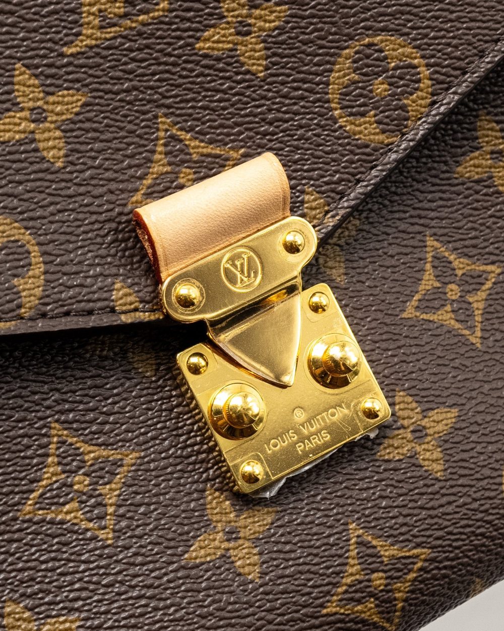 AAA Replica Louis Vuitton LV POCHETTE METIS MONOGRAM CANVAS GHW