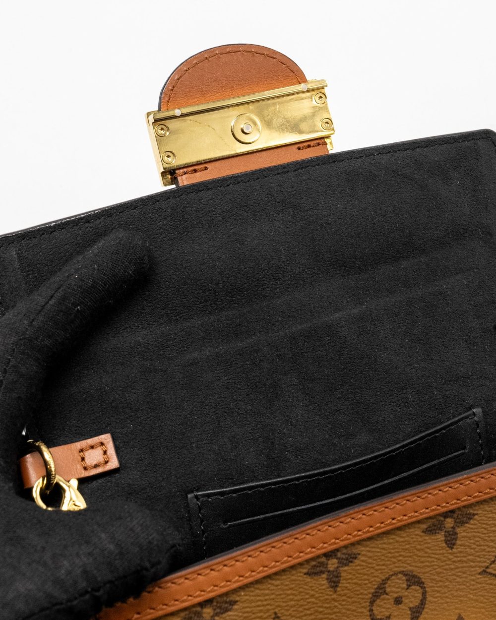 AAA Replica Louis Vuitton LV DAUPHINE CHAIN WALLET MONOGRAM REVERSE CANVAS GHW