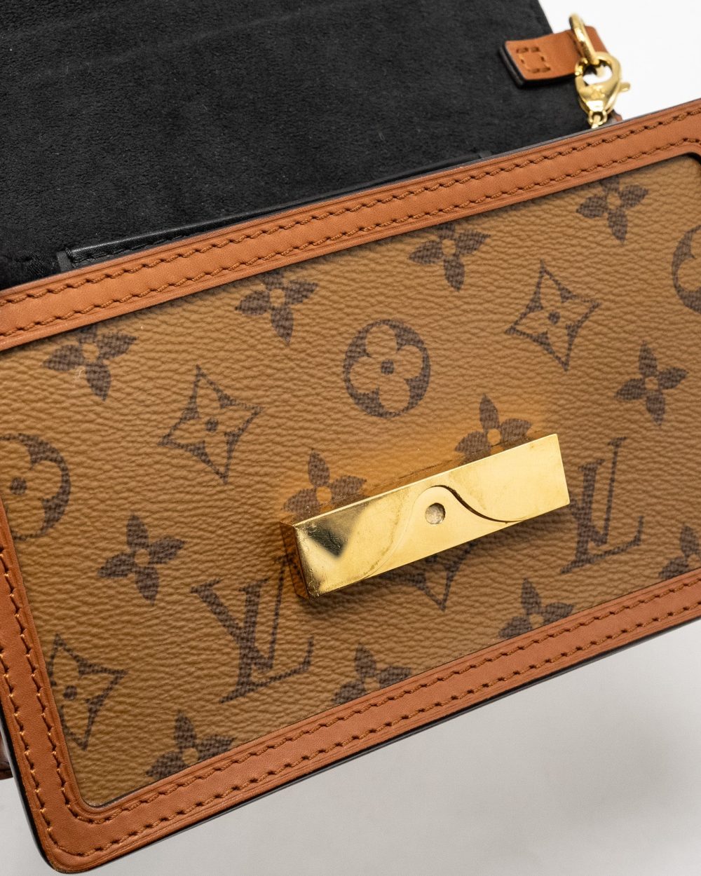 AAA Replica Louis Vuitton LV DAUPHINE CHAIN WALLET MONOGRAM REVERSE CANVAS GHW