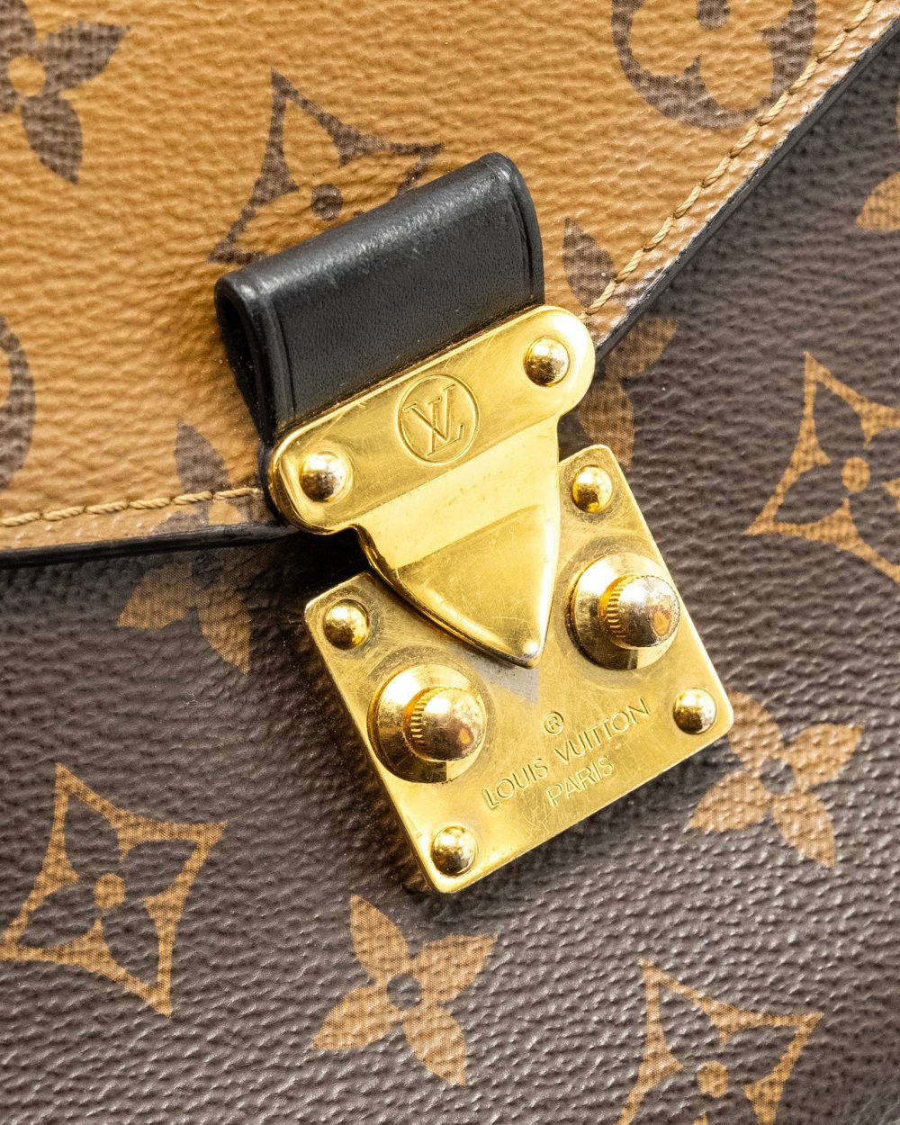 AAA Replica Louis Vuitton LV POCHETTE MÉTIS MONOGRAM REVERSE CANVAS GHW