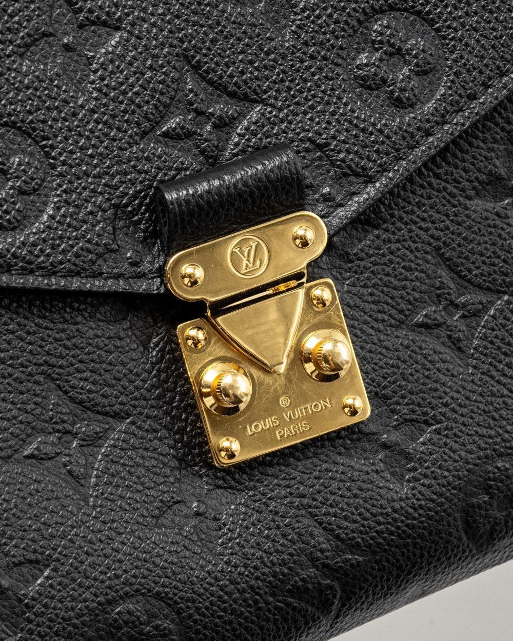 AAA Replica Louis Vuitton LV POCHETTE METIS MONOGRAM EMPREINTE BLACK GHW